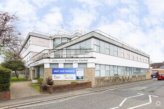 14-43 Victoria Rd, Aldershot to rent Primary Photo- Image 1 of 2