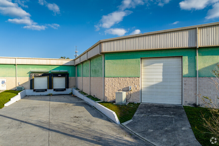 375 Mears Blvd, Oldsmar, FL for rent - Building Photo - Image 3 of 5