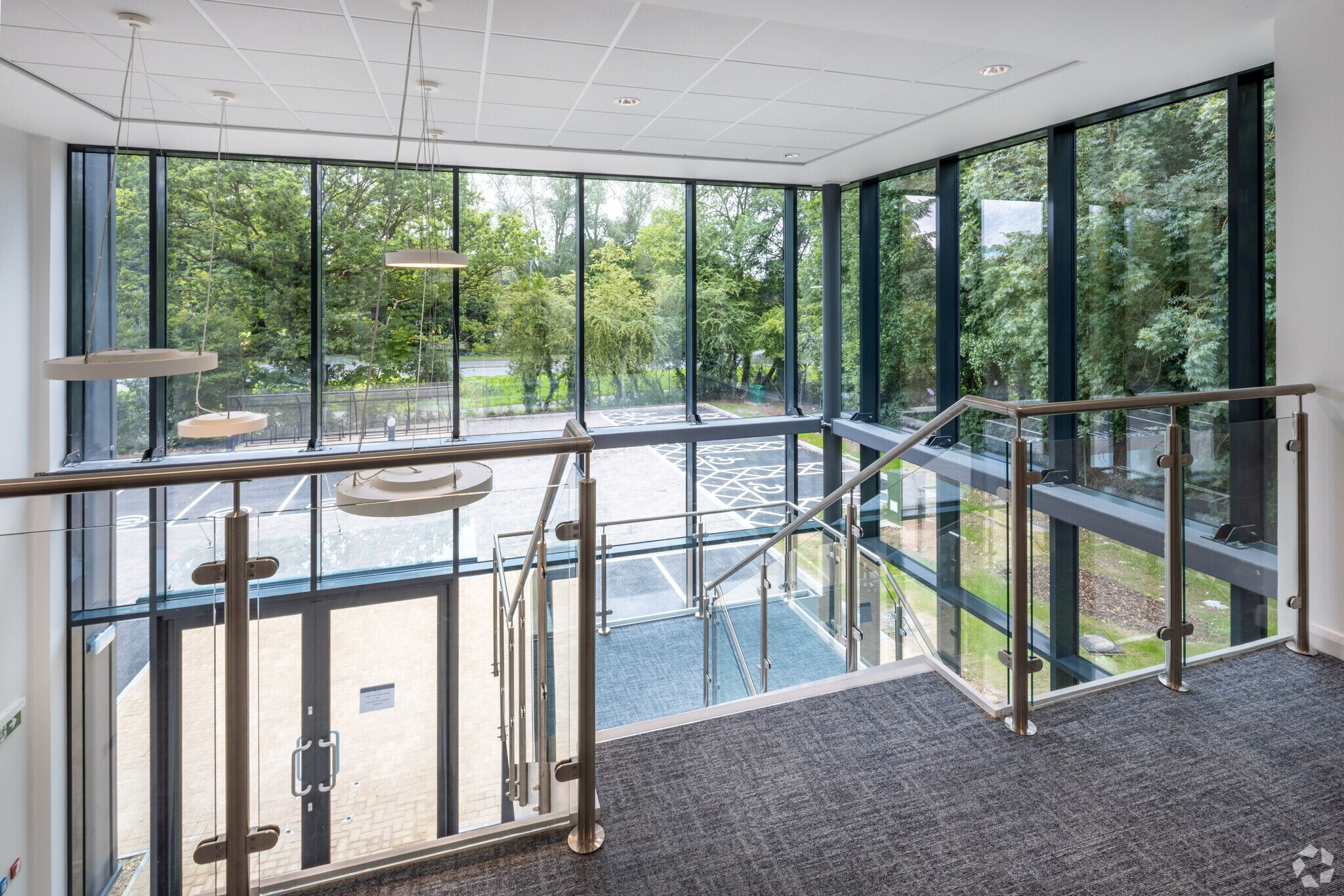 Ravensbank Dr, Redditch to rent Interior Photo- Image 1 of 4