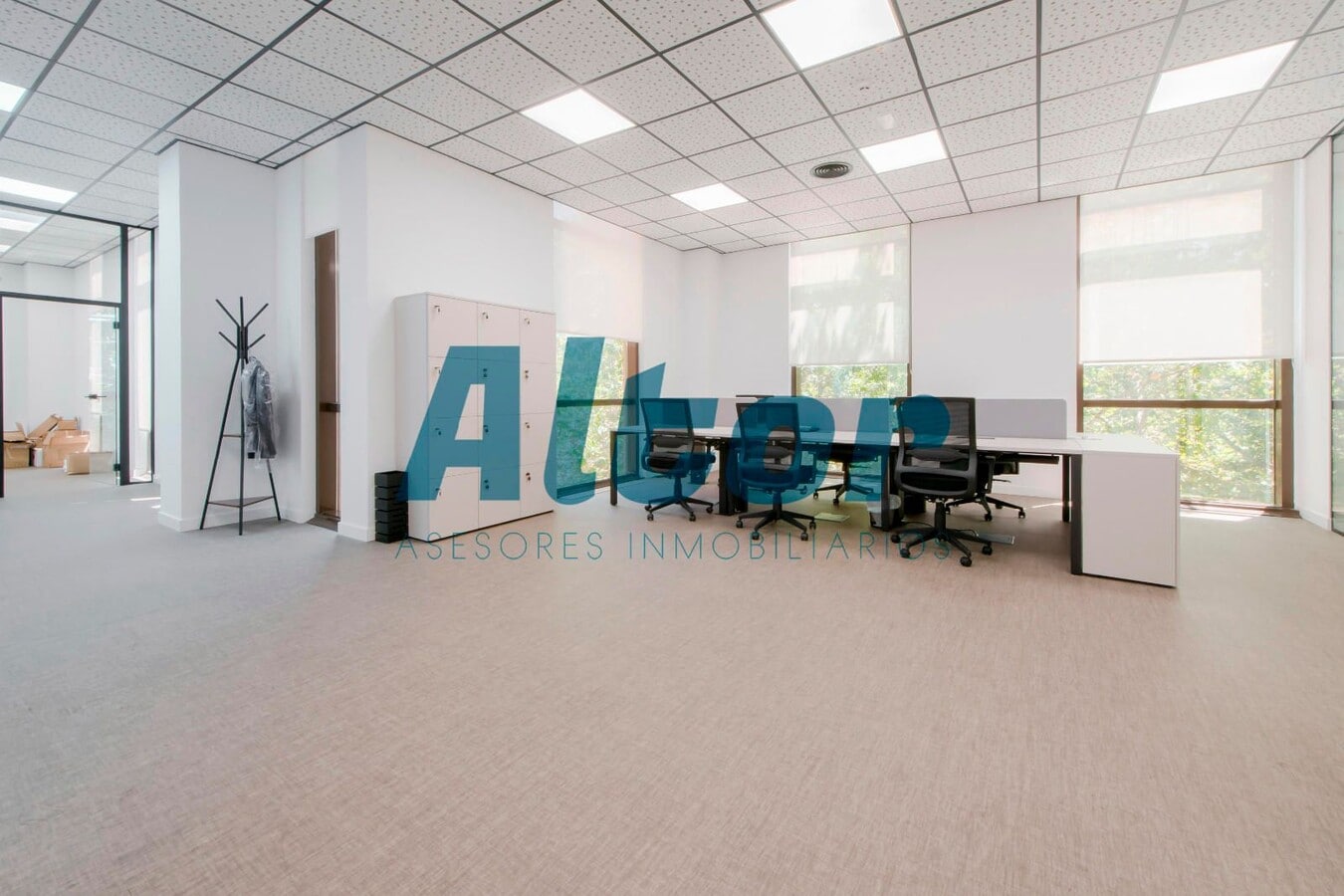 Madrid, MAD 28033 - Unit 03 - - Interior Photo - Image 1 of 29