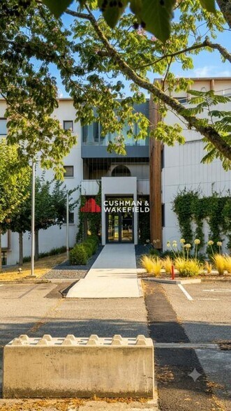 35 Avenue De L'Escadrille Normandie-Niemen, Blagnac to rent - Building Photo - Image 2 of 10