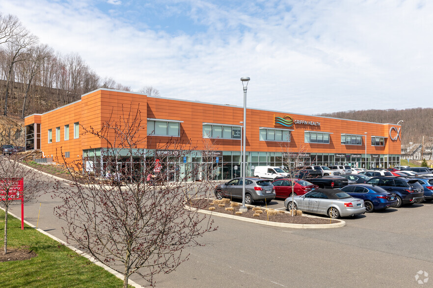 100-110 Commerce Dr, Shelton, CT for rent - Building Photo - Image 1 of 3