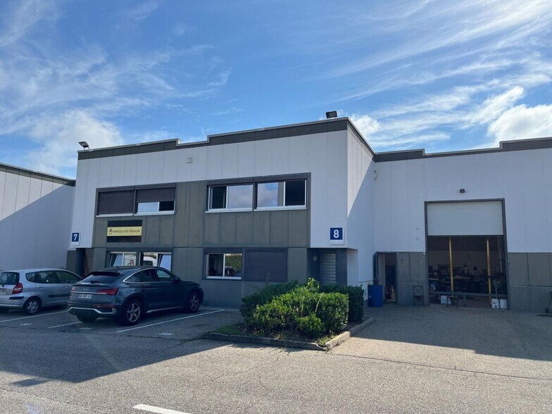 Light Industrial in Décines-Charpieu to rent - Building Photo - Image 1 of 21