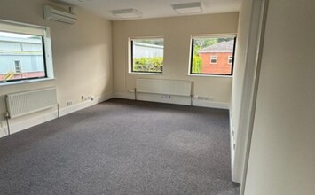 11A Kingswood Rd, Hampton Lovett to rent Interior Photo- Image 2 of 3