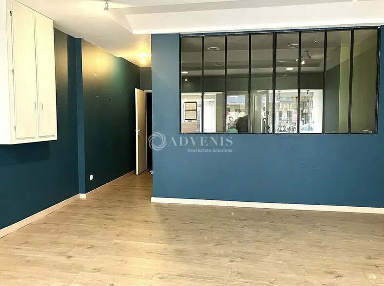 Retail in Bourges for sale - Interior Photo - Image 1 of 3