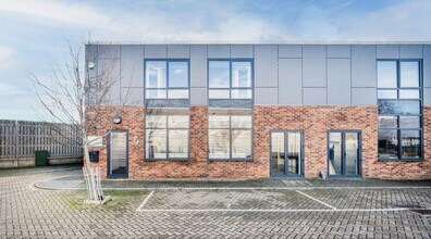 Old Portsmouth Rd, Guildford to rent Building Photo- Image 1 of 8