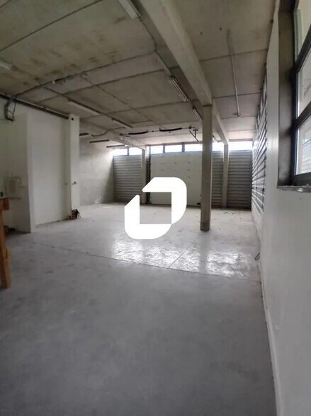 Light Industrial in Croissy-Beaubourg to rent - Interior Photo - Image 3 of 5