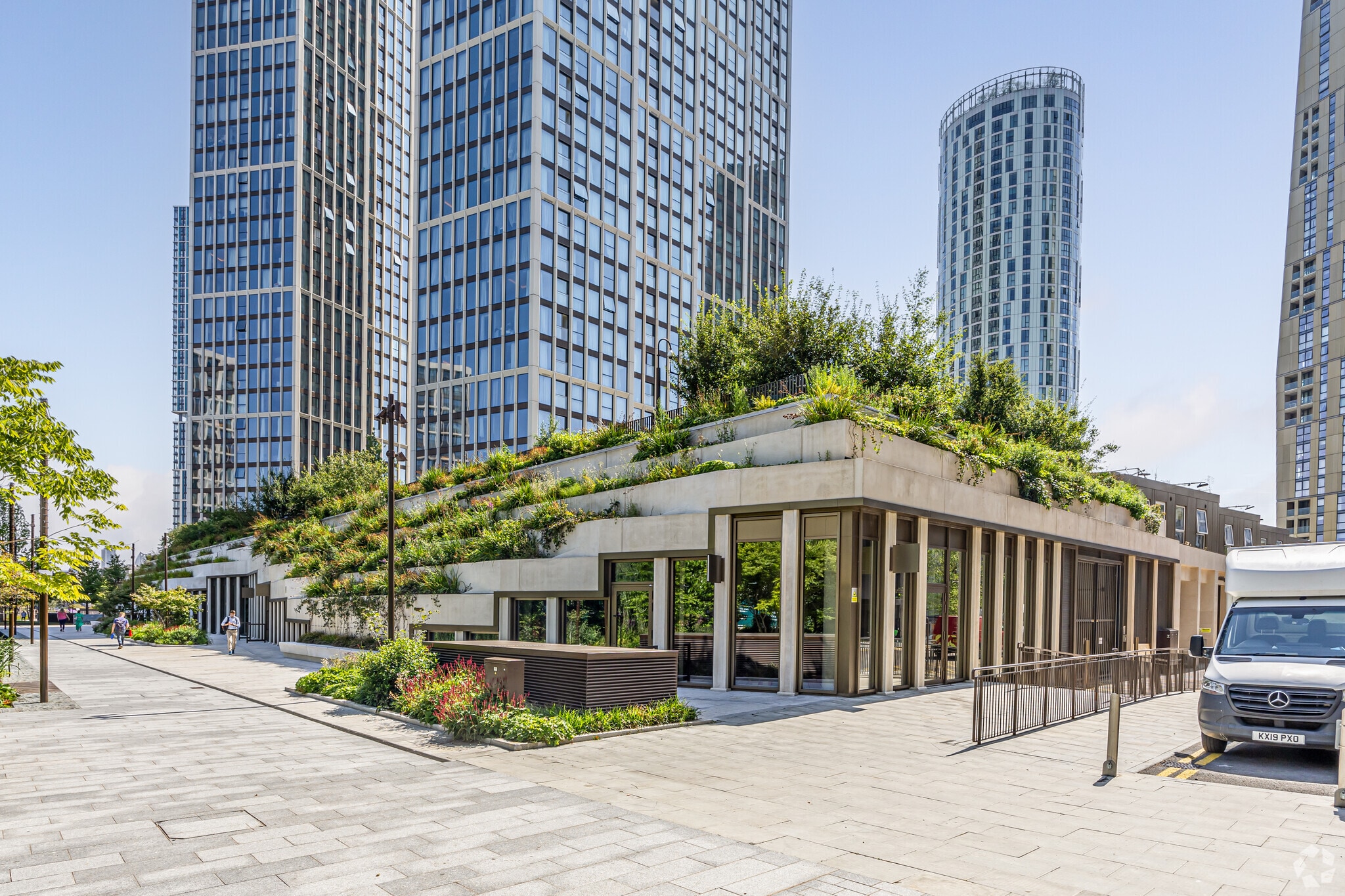 6 Carnation Way, London to rent Building Photo- Image 1 of 28