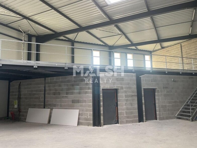 Light Industrial in Saint-Bonnet-de-Mure to rent - Interior Photo - Image 3 of 5