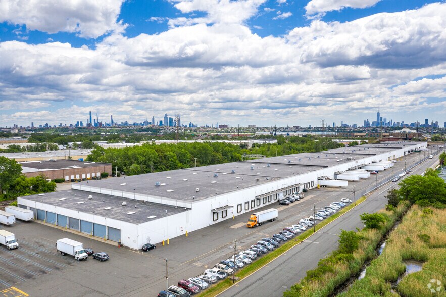 1000 New County Rd, Secaucus, NJ for rent - Building Photo - Image 2 of 3