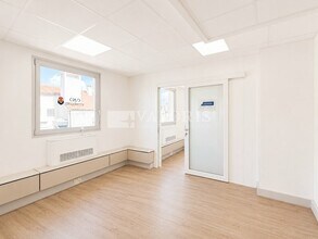 6 Place Charles Hernu, Villeurbanne to rent Interior Photo- Image 2 of 5