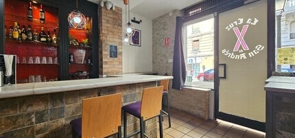 Retail in Madrid, Madrid to rent Interior Photo- Image 2 of 7