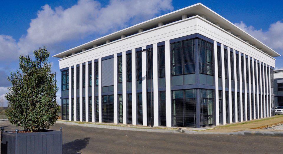 Light Industrial in Élancourt to rent - Building Photo - Image 3 of 5