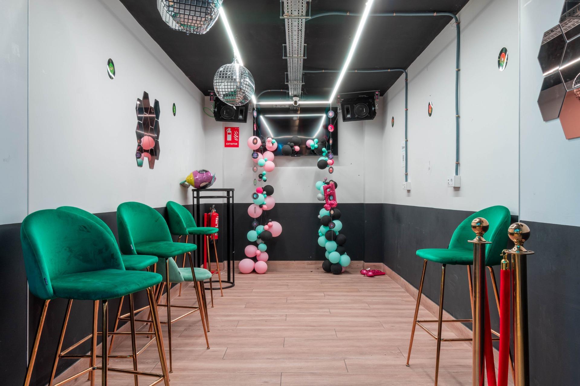 Retail in Madrid, Madrid to rent Interior Photo- Image 1 of 12