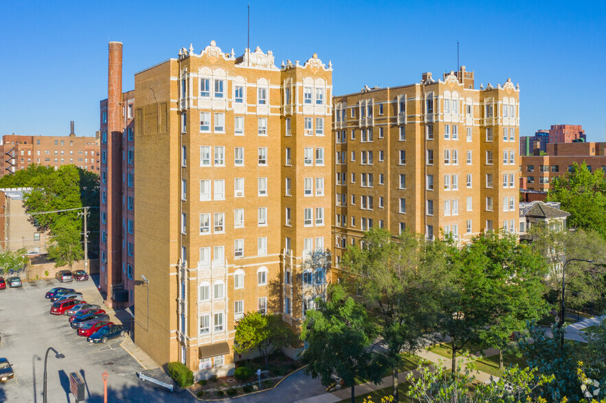 6930 S South Shore Dr, Chicago, IL for sale - Primary Photo - Image 1 of 1