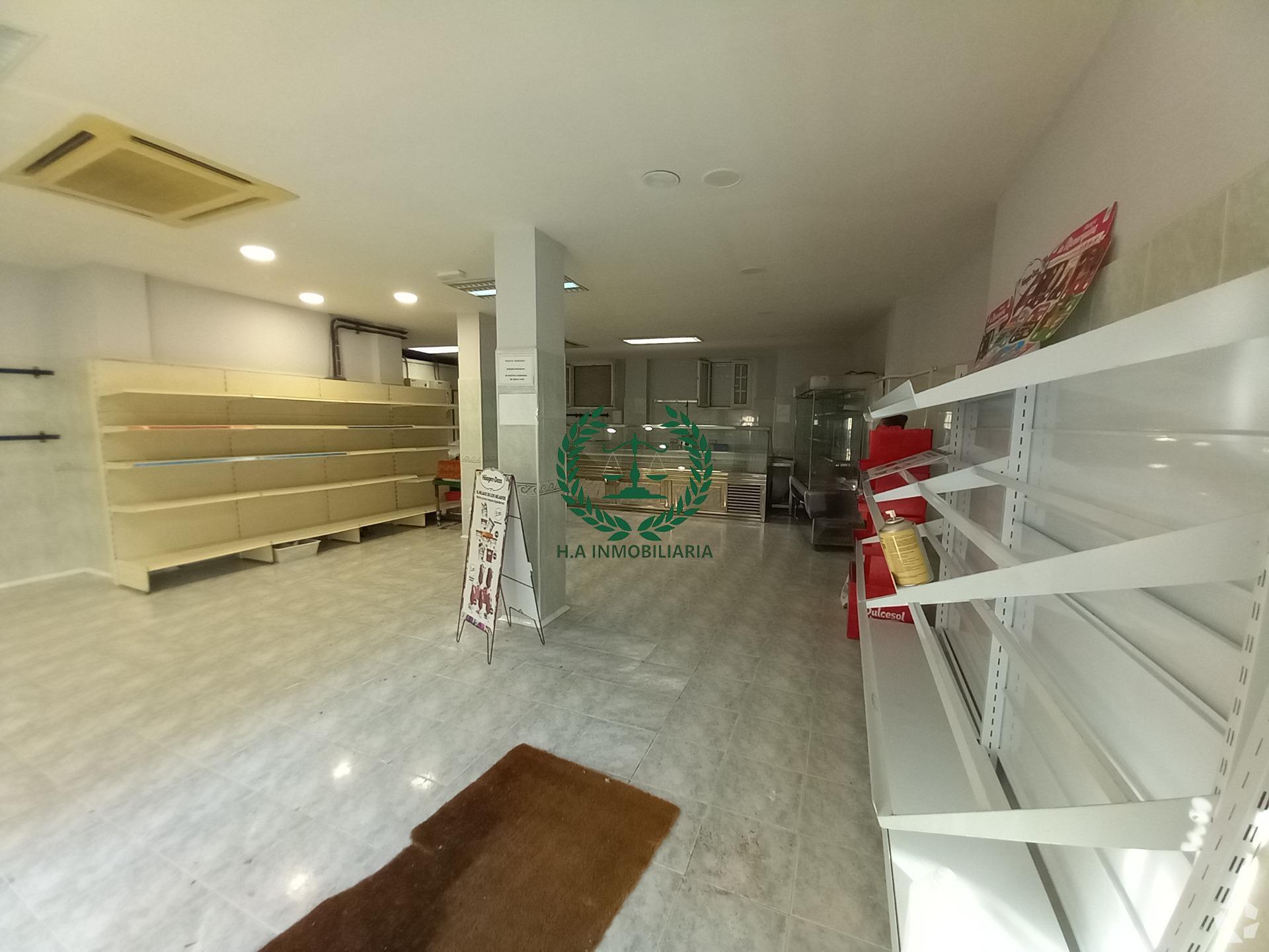 Retail in Pedrezuela, Madrid to rent Interior Photo- Image 1 of 13
