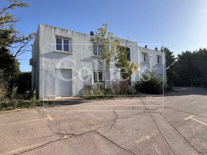 Office in Aix-en-Provence to rent - Building Photo - Image 2 of 14