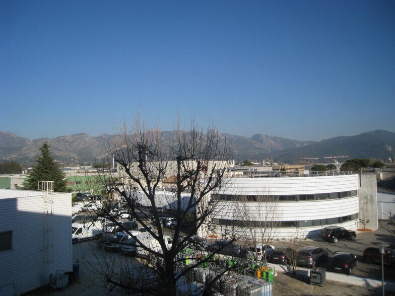 Office in Aubagne to rent - Building Photo - Image 3 of 7