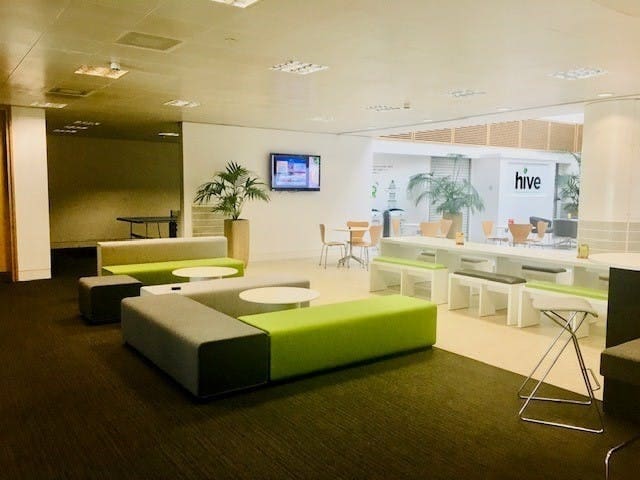 Wellington St, Slough to rent - Interior Photo - Image 2 of 10