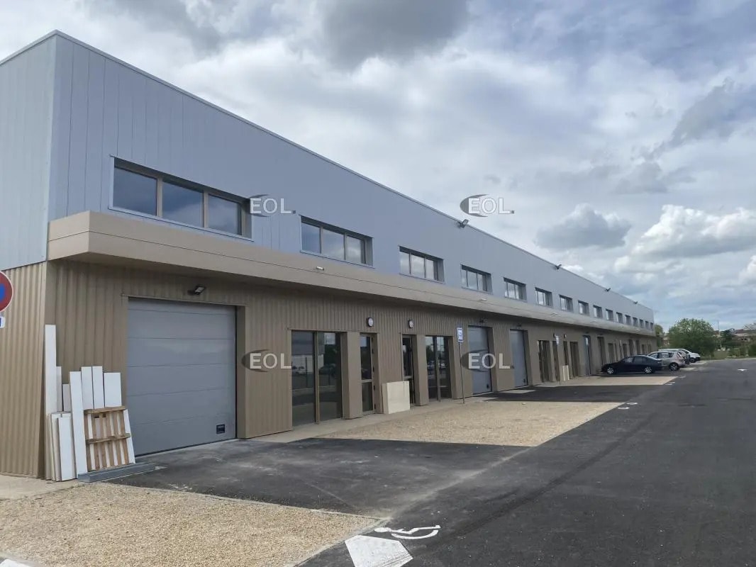 Light Industrial in Marolles-en-Hurepoix for sale Building Photo- Image 1 of 2