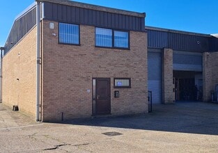 Eastern Rd, Aldershot to rent Building Photo- Image 2 of 3