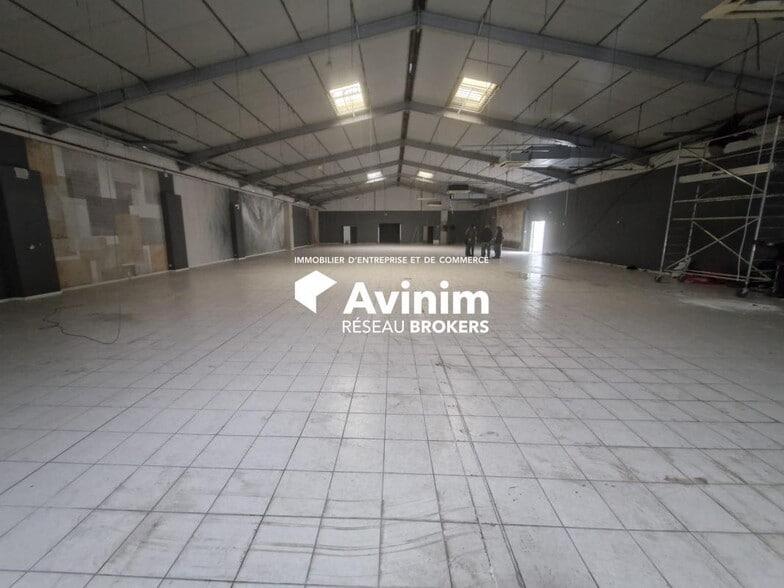 Retail in Claye Souilly to rent - Interior Photo - Image 2 of 2