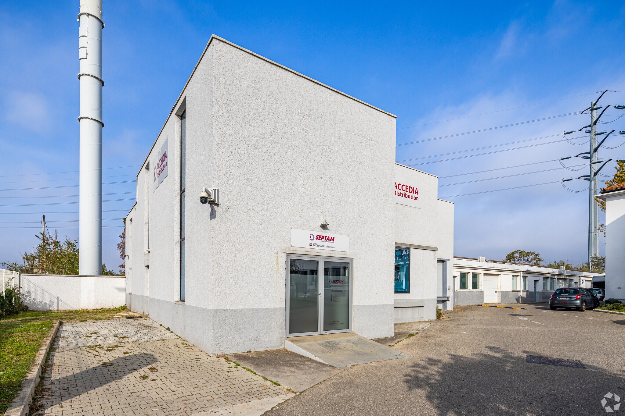 195 Avenue Francis De Pressensé, Vénissieux to rent Primary Photo- Image 1 of 12