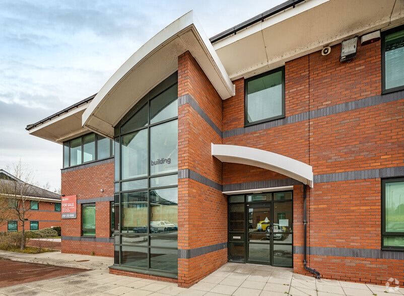 Monks Way, Runcorn to rent - Building Photo - Image 3 of 5