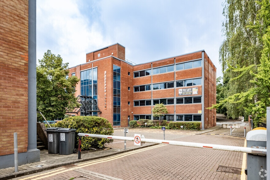 Church St, Wilmslow to rent - Building Photo - Image 2 of 4