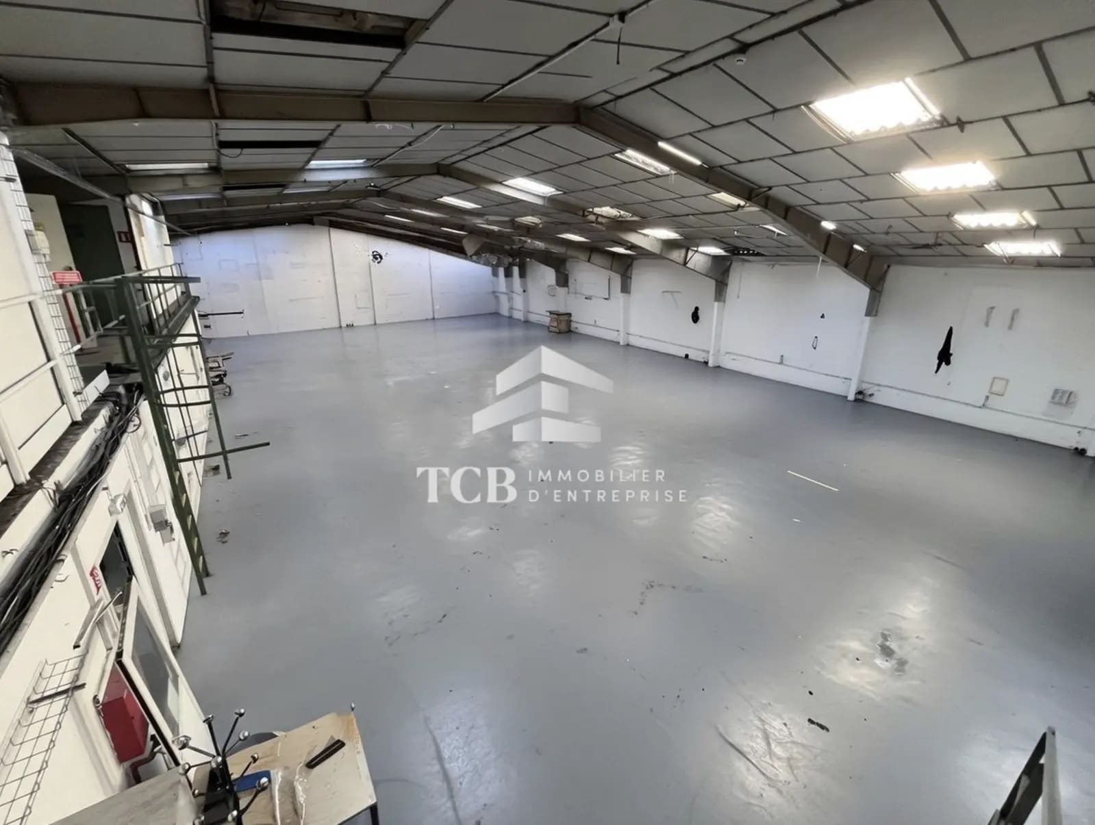 Light Industrial in Carquefou to rent Building Photo- Image 1 of 13