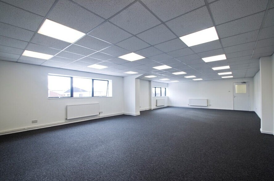 Electron Way, Eastleigh to rent - Building Photo - Image 3 of 5