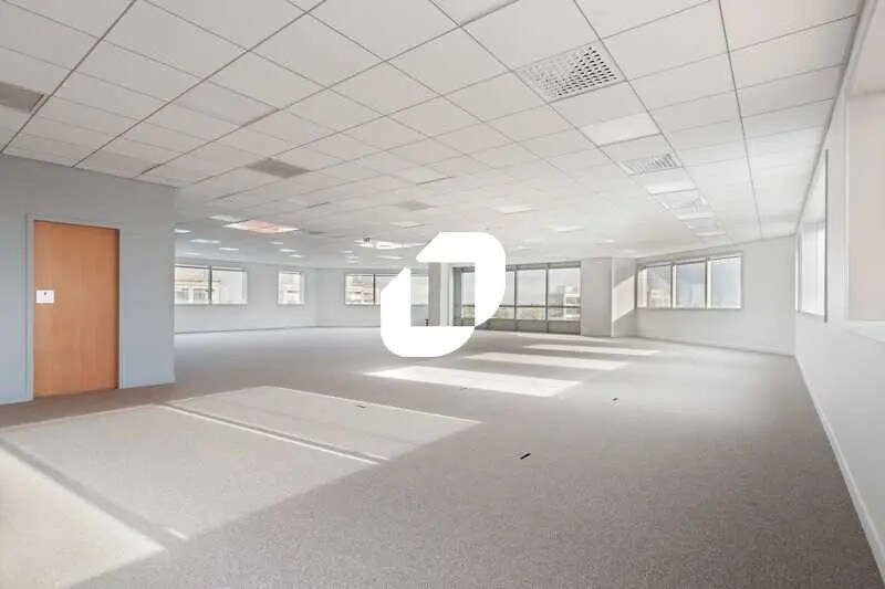 Office in Villepinte to rent Interior Photo- Image 1 of 14
