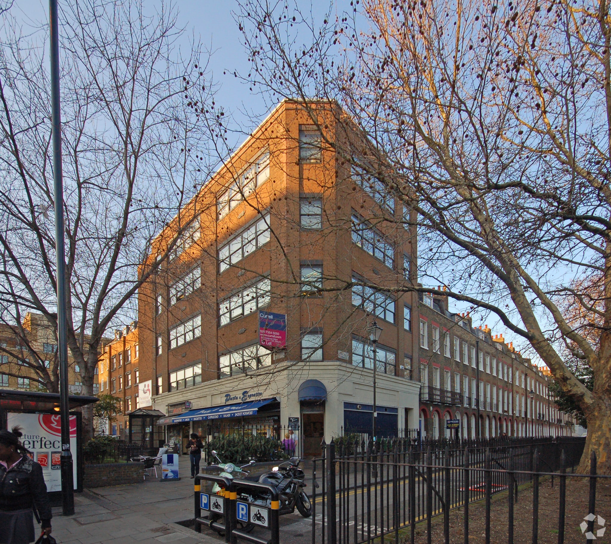 391 City Rd, London to rent Building Photo- Image 1 of 2