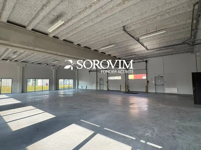 50 Rue Jean Zay, Saint-Priest to rent - Building Photo - Image 2 of 31