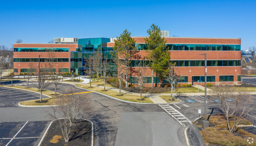 100 Crossing Blvd, Framingham, MA for rent - Building Photo - Image 1 of 23