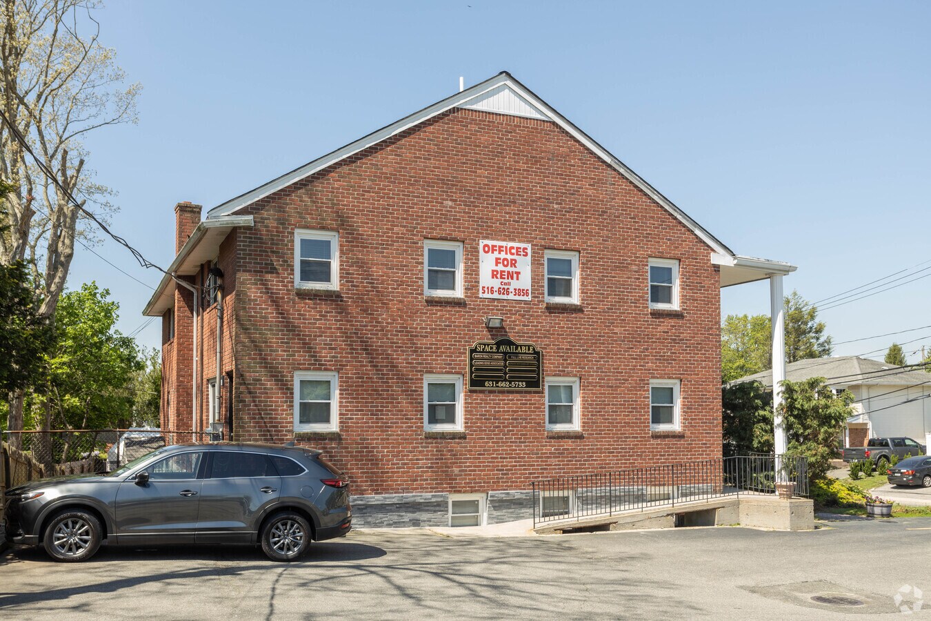 264 Haypath Rd, Old Bethpage 11804 UK