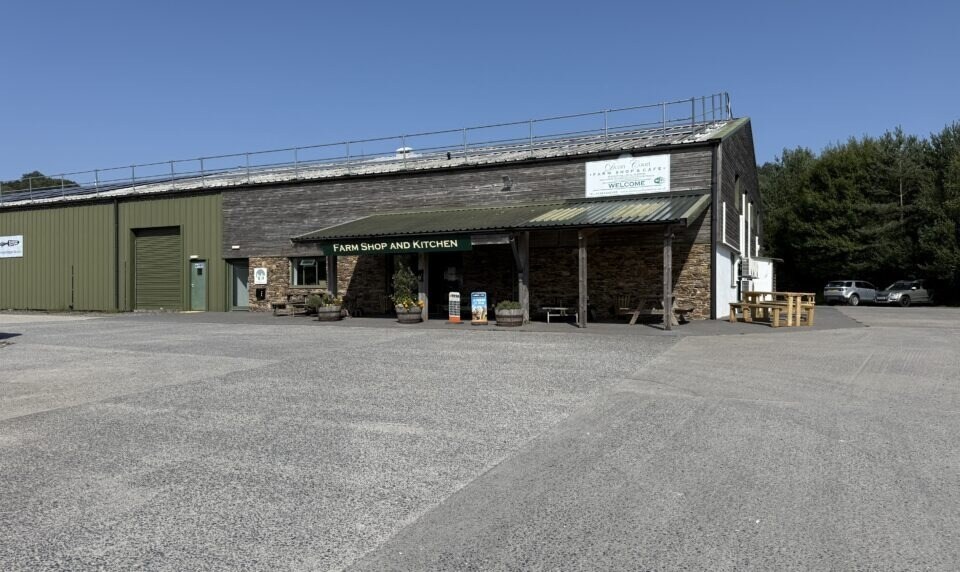 Lower Dean, Buckfastleigh to rent Building Photo- Image 1 of 4