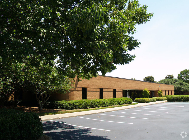 1351 Oakbrook Dr, Norcross, GA for rent - Building Photo - Image 3 of 7