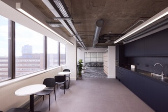 46 The Priory Queensway, Birmingham to rent Interior Photo- Image 2 of 3