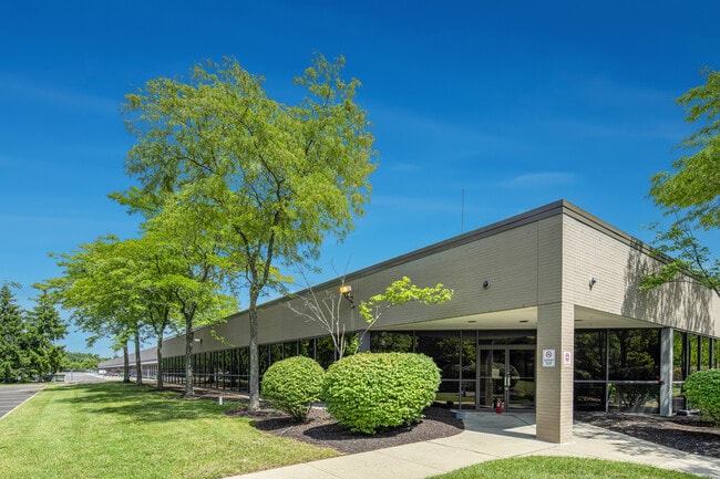 More details for 400 Cabot Dr, Hamilton, NJ - Industrial to Rent