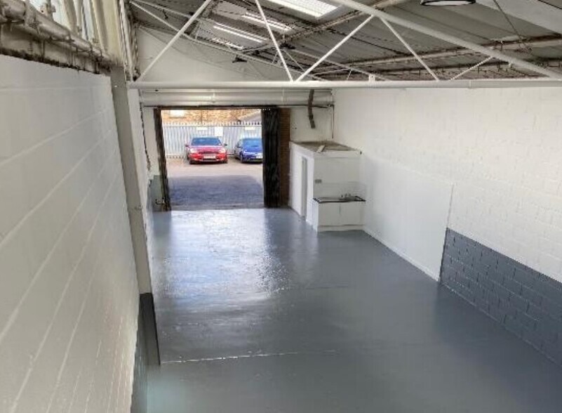 1-21C White Hart Ln, London for sale - Interior Photo - Image 1 of 1