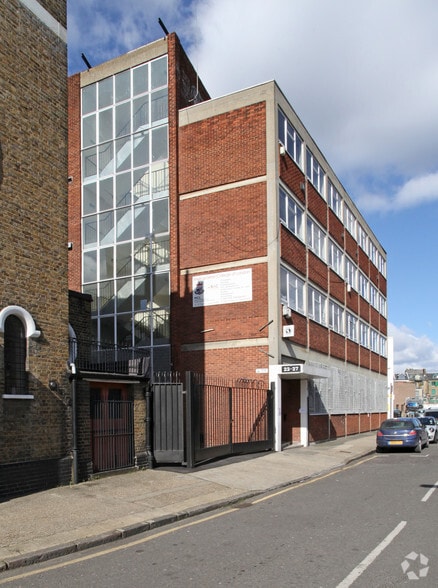 22-27 The Oval, London to rent - Primary Photo - Image 1 of 16