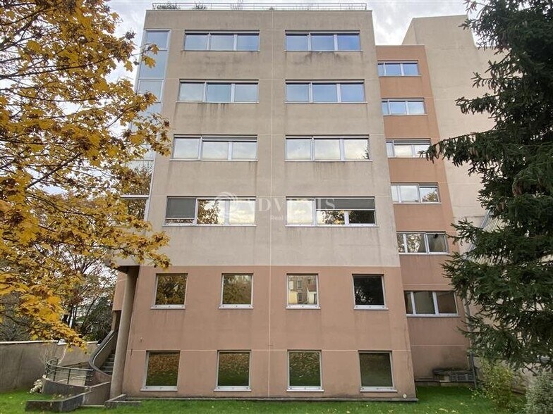 18 Avenue Carnot, Cachan to rent - Building Photo - Image 1 of 12