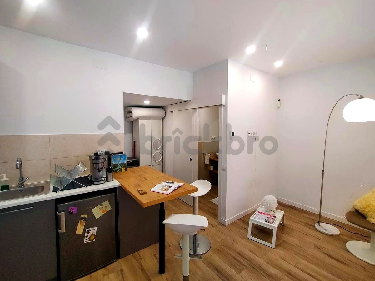 Barcelona, BAR 08024 - Unit L2 - - Interior Photo - Image 2 of 10