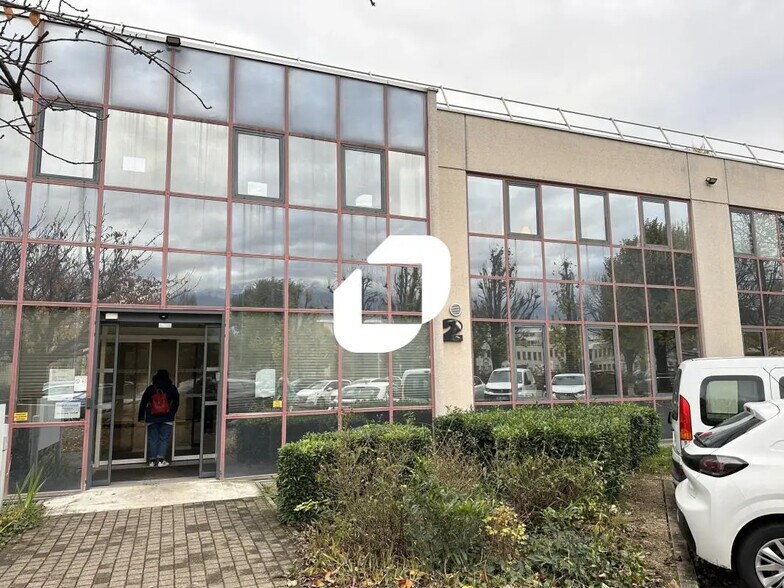 Office in Eybens to rent - Building Photo - Image 2 of 11