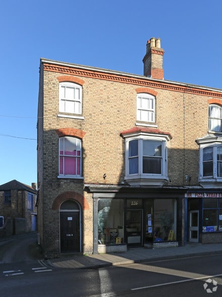 126 West St, Alford to rent - Building Photo - Image 2 of 17