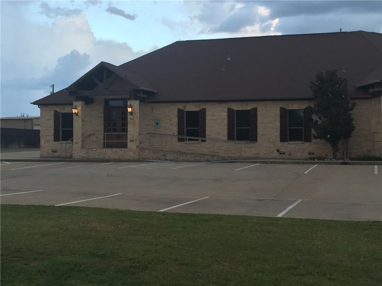 901 S 3rd St, Grandview, TX for sale - Building Photo - Image 1 of 1