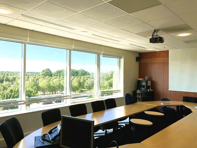 Office in Lieusaint to rent - Building Photo - Image 3 of 20
