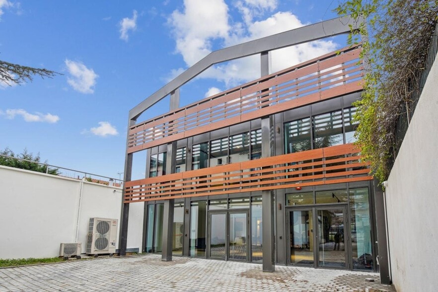 Office in Courbevoie for sale - Building Photo - Image 1 of 12