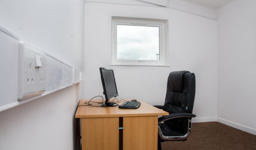 10 Babbage Rd, Totnes to rent Interior Photo- Image 1 of 5